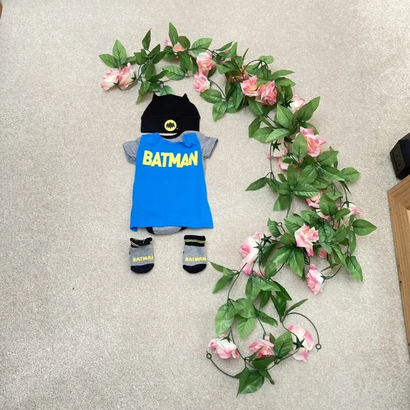 Preloved Baby Boy's Batman Outfit - Perfect for Little Superheroes, 0-6 Months - Picture 7 of 13